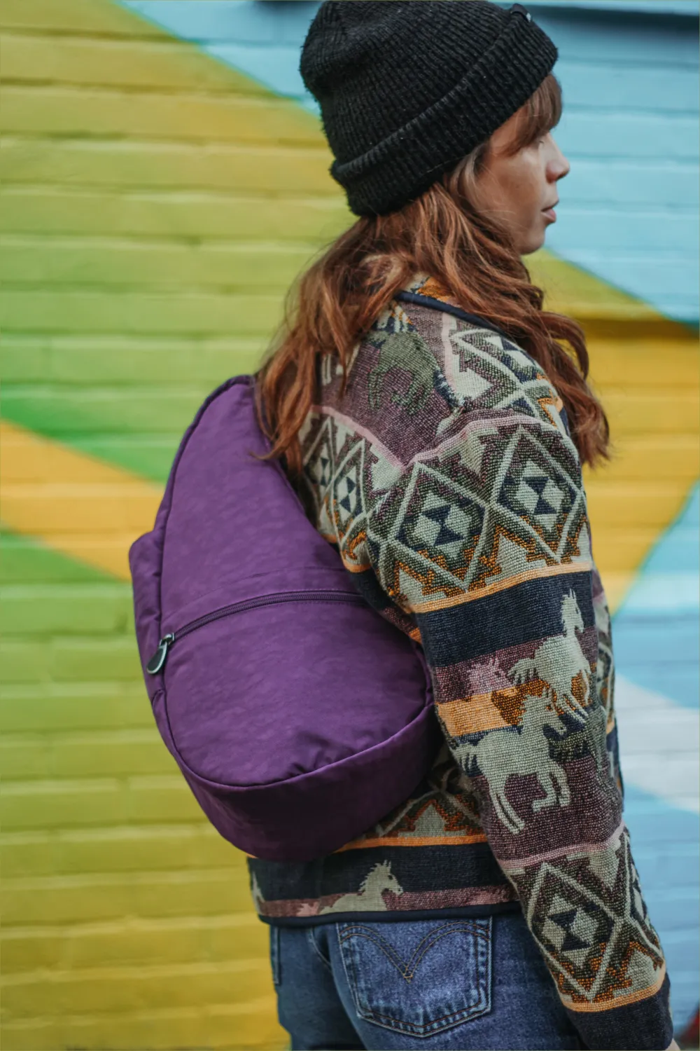 Healthy Back Bag Textured Nylon Small Tasche - Beispielbild mit Tasche in Farbe blackberry