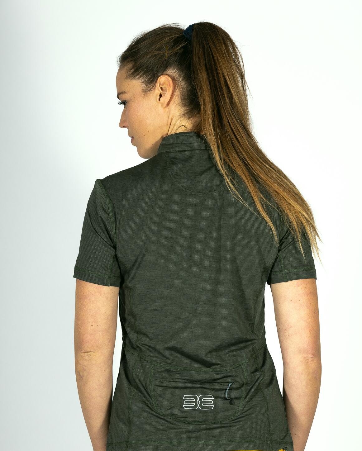 RV-Tasche auf der Rückseite und reflektierender Print