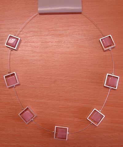 Kette mit Aluteilen mit rosa Perlen