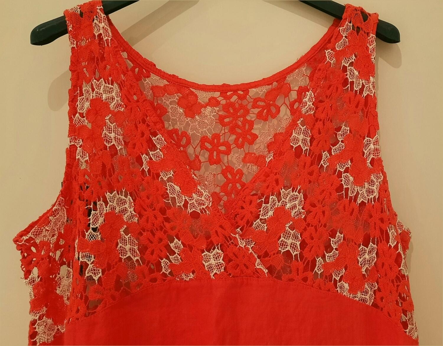 Sommerkleid blutorangerot mit Spitzeneinsatz