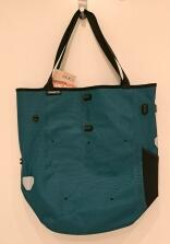 Farbe: darkpetrol Vorderseite mit einerseitlichen Außentasche