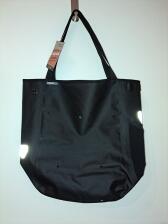 Farbe: schwarz Vorderseite, Rückseite doppelreihig Luftpolster,1 Außentasche