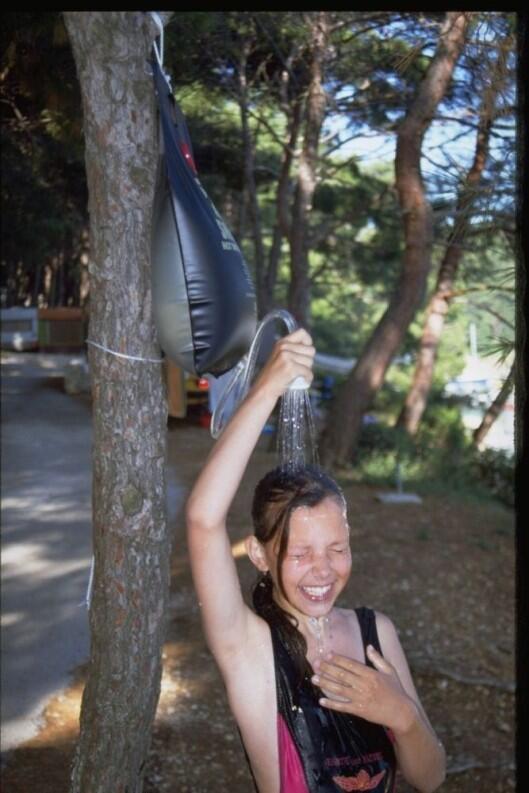 Duschen im Freien mit der Solardusche