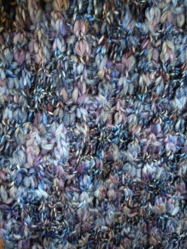 Detail : blau-flieder meliert