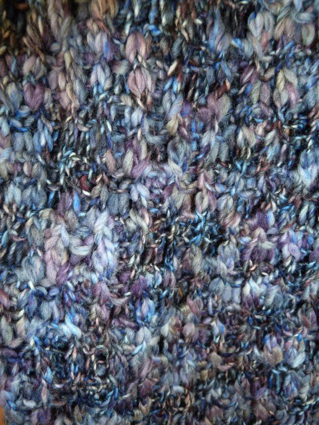 Detail : blau-flieder meliert