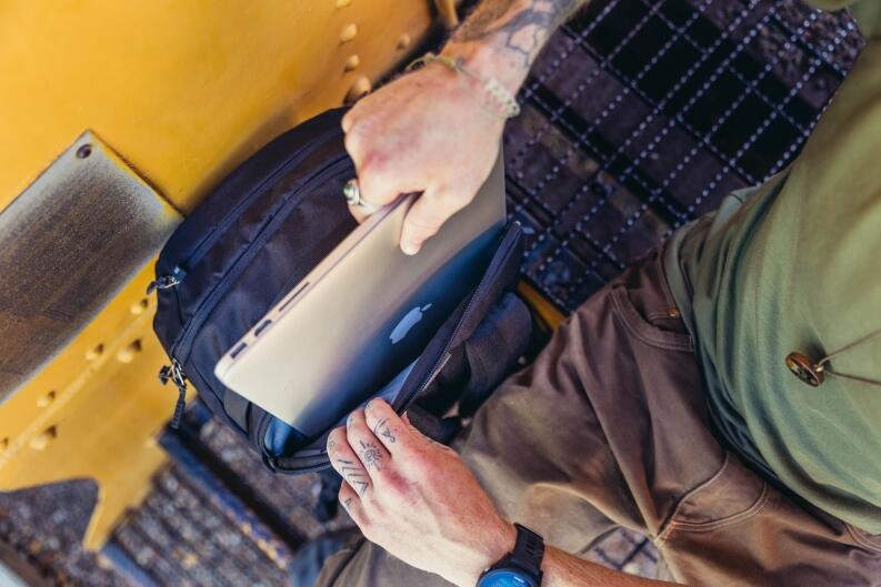 Laptopfach , Laptop nicht im Lieferumfang enthalten