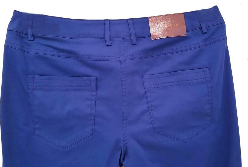 Bluebeery Caprihose Bermuda - Farbe blau Rückansicht