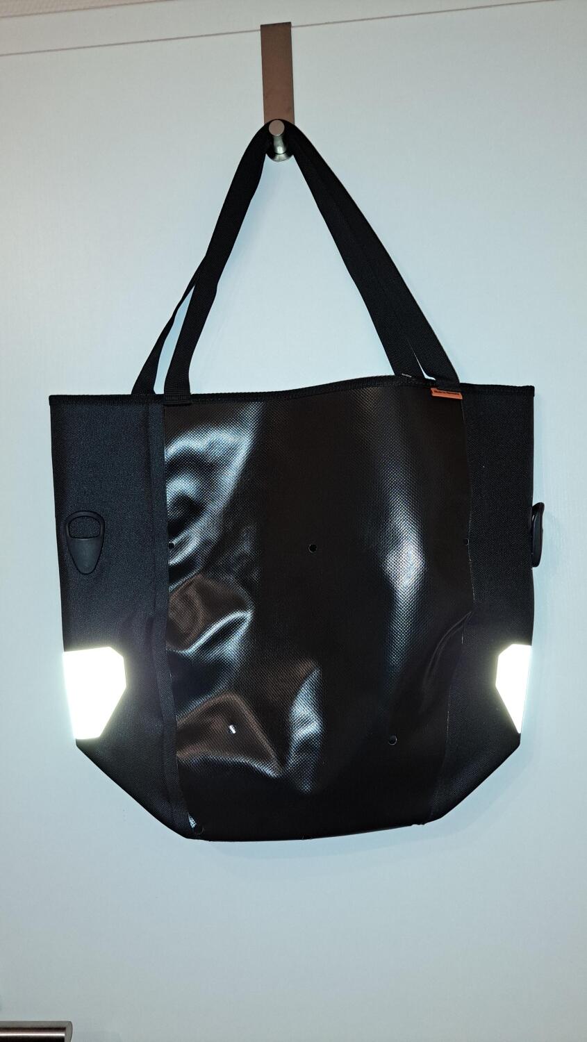 Schwarz Glanz Steckschnalle Rückseite